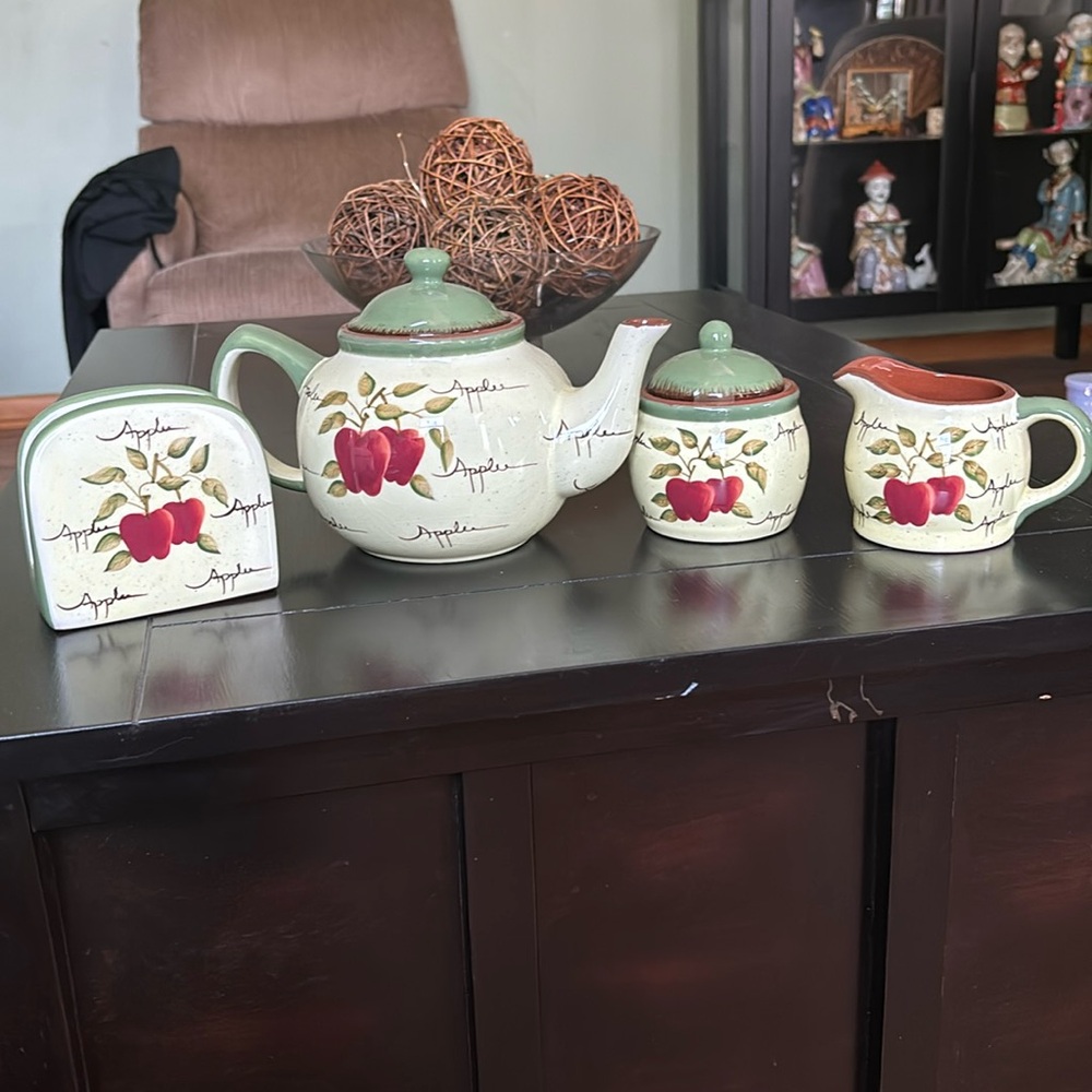 Home interiors tea set